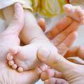 masaż stopy niemowlęcia